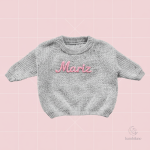 Sweater brodé pour bébé avec amour