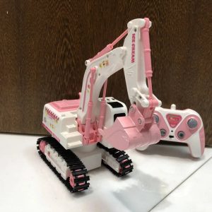 Fête de creusage avec l'excavatrice télécommandée rose