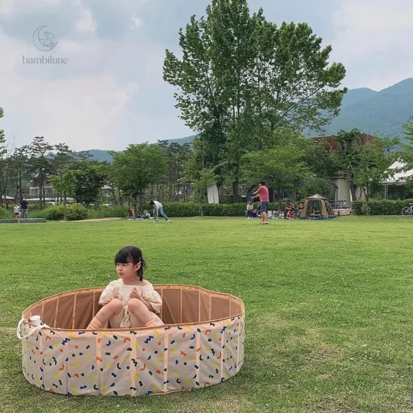 Jeu sûr pour l'éveil des bébés dans l'eau