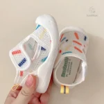 Sandales enfant ajustables pour jeux aquatiques