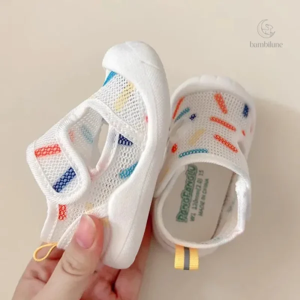 Sandales enfant ajustables pour jeux aquatiques
