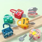 Activité ludique pour enfants avec puzzles en bois