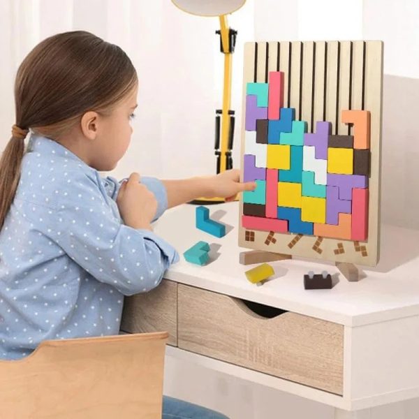 Jeu de construction en bois pour développer la pensée