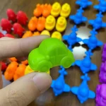 Oursons en peluche colorés pour l'éveil des tout-petits