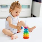 Empilement coloré pour stimuler l'éveil des tout-petits