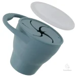 Récipient ergonomique pour des snacks à portée de main