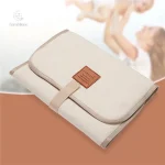 Tapis à langer doux et pratique pour les parents