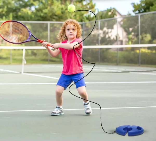 Accessoire de tennis pour perfectionner les coups en solo