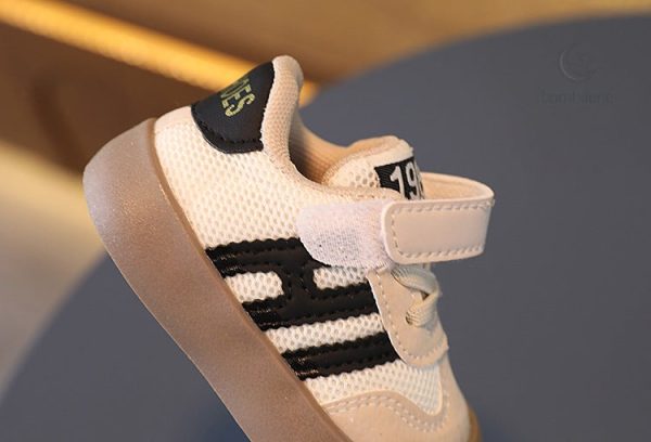 Confort et style des StrideKids, baskets idéales pour les petits