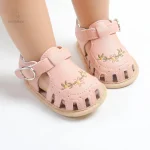 Chaussures enfant brodées de fleurs colorées