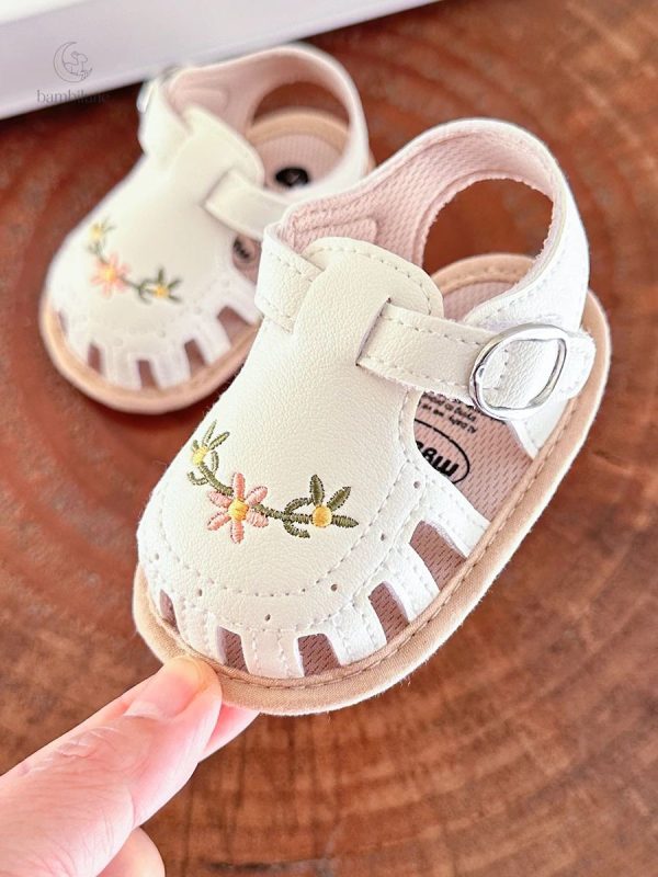Chaussures pour enfants aux détails charmants
