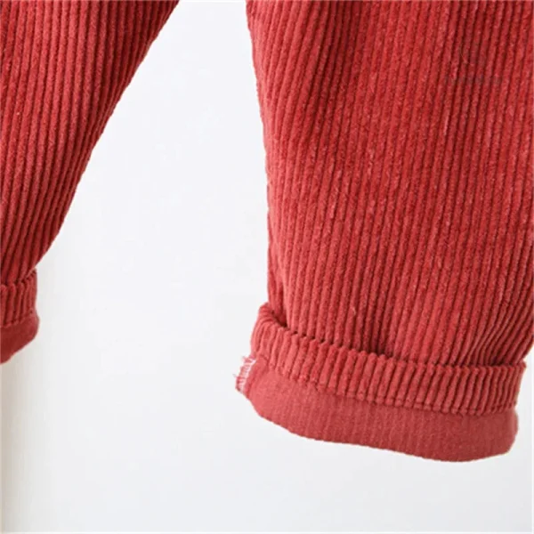 Vêtements d'enfants : salopettes élégantes et confortables