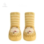 Vêtements d'automne pour enfants : chaussettes sécurisées
