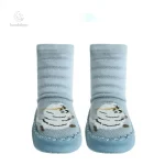 Accessoire essentiel pour l'hiver : chaussettes antidérapantes