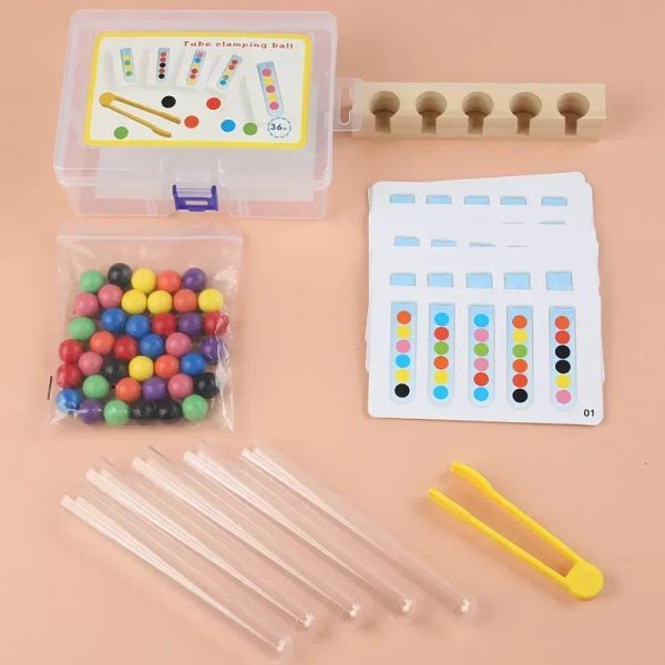 Activité créative avec perles à clip pour développer la coordination