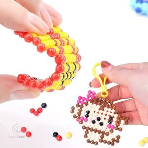 Perles colorées pour activités manuelles adaptées aux petits