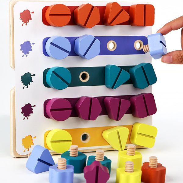 Puzzle en bois pour développer les compétences manuelles