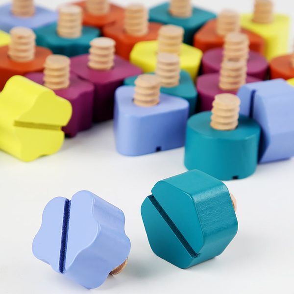 Planche de vis pour enfants, idéale pour un jeu créatif