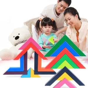 Jeu d'empilage coloré pour développer la motricité des tout-petits
