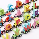 Activité éducative : train en bois pour alphabets et chiffres