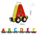 Éveil éducatif avec un train en bois pour lettres et nombres