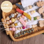 Accessoire en bois pour sucette - design 'Figures