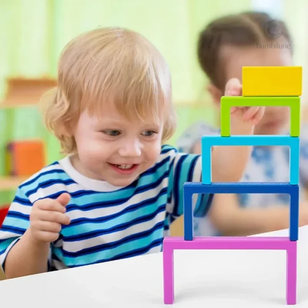 Jeu d'empilement Arc-en-ciel pour la coordination des mains