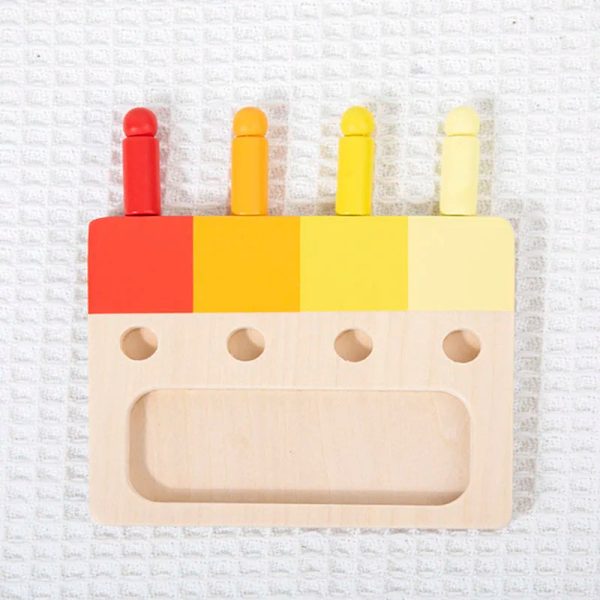 Tableau en bois Montessori pour explorer les couleurs et les formes