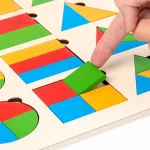 Puzzle aux formes géométriques colorées adapté aux tout-petits