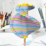 Jouet rotatif en bois adapté aux petites mains des enfants