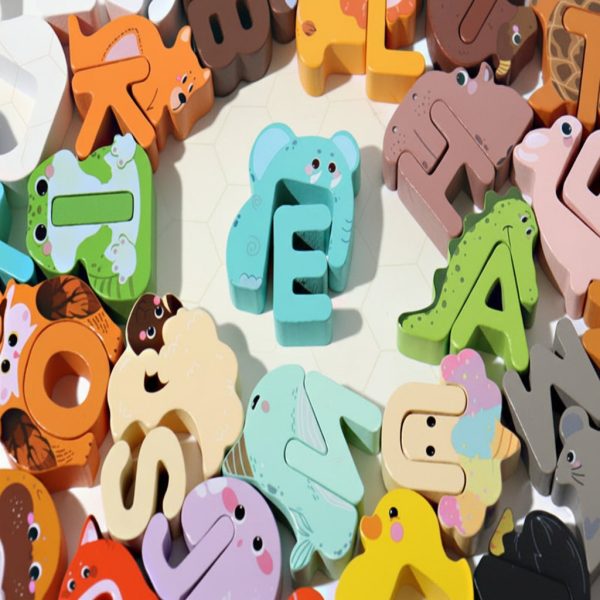 Activité éducative sur les lettres et la faune pour les jeunes